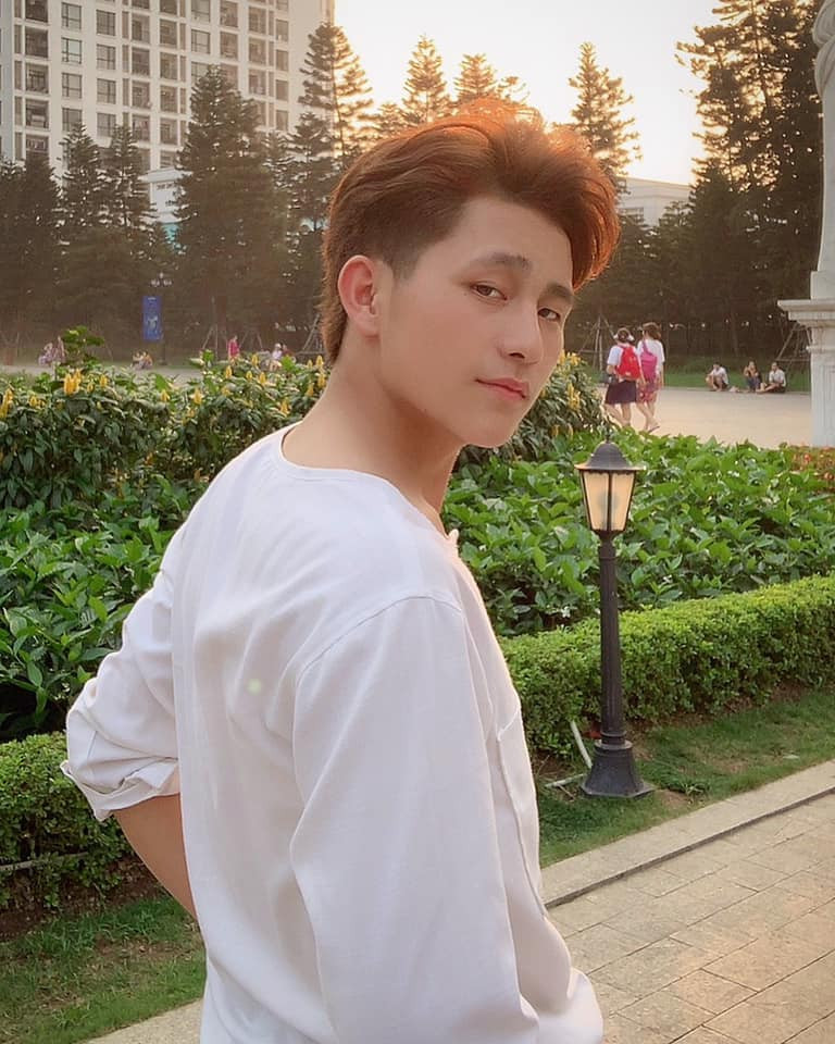 Chuyện tình đẹp như cổ tích của Thắng nhanh chóng được chia sẻ trên các diễn đàn, thu hút hơn 10.000 lượt quan tâm, khiến dân mạng "sôi sục".