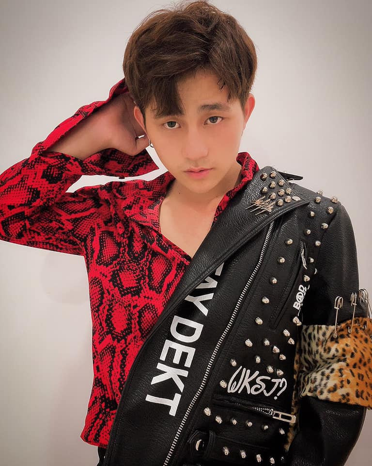 Tuy nhiên, một vài bình luận đặt dấu chấm hỏi cho mối quan hệ "đũa lệch" này và liệu đây có phải là 1 chiêu thức làm màu của cậu bạn này. Bởi trước đây Thắng chưa từng nhắc đến bạn gái trên trang cá nhân.