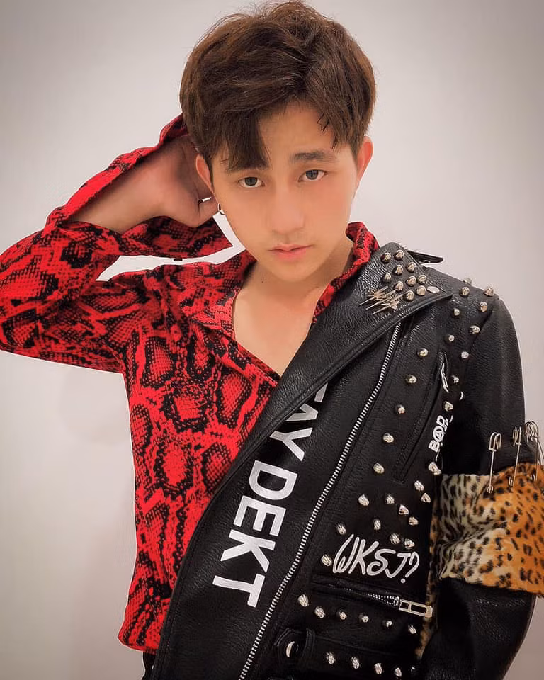 Tuy nhiên, một vài bình luận đặt dấu chấm hỏi cho mối quan hệ "đũa lệch" này và liệu đây có phải là 1 chiêu thức làm màu của cậu bạn này. Bởi trước đây Thắng chưa từng nhắc đến bạn gái trên trang cá nhân.