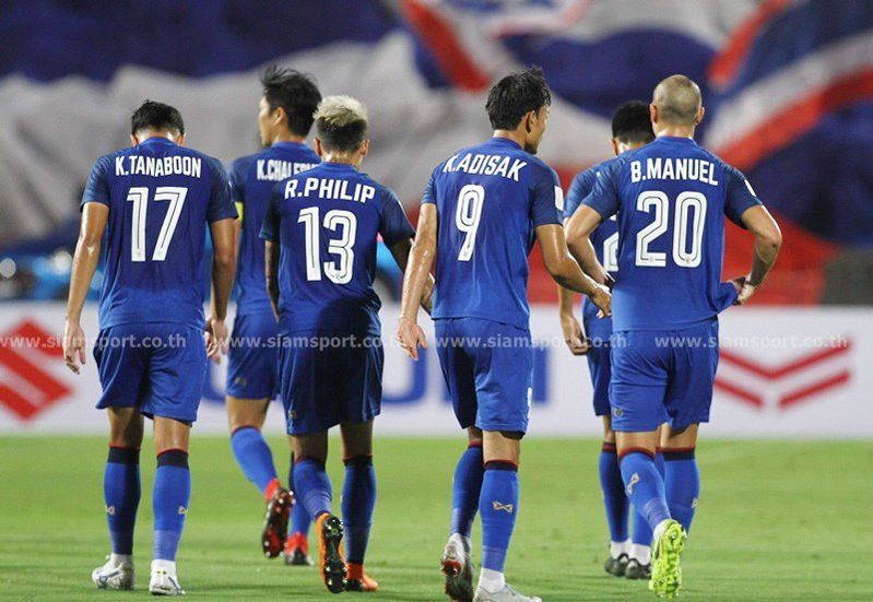 Sự nghiệp ĐTQG của Adisak Kraisorn từ năm 2013. Nhưng trước đó, năm 2009 tiền đạo này đã nổi lên U19 AFF 2009 khi cùng Thái Lan giành chức vô địch.