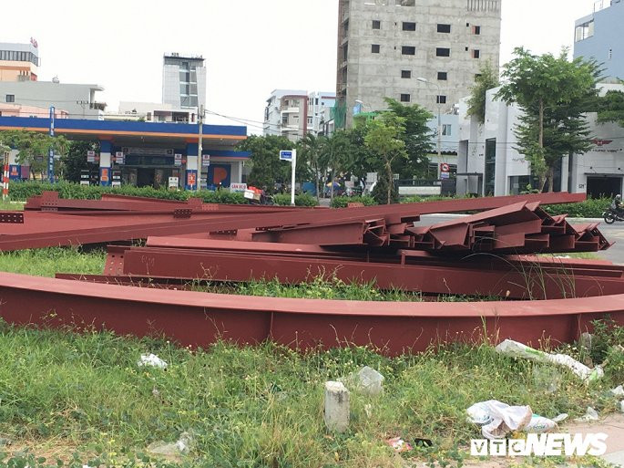 Và khi không còn đủ kiên nhẫn, lãnh đạo Công ty TNHH MTV Điện lực Đà Nẵng đã kiến nghị UBND thành phố dừng việc chuyển nhượng và cấp phép xây dựng tại dự án này.