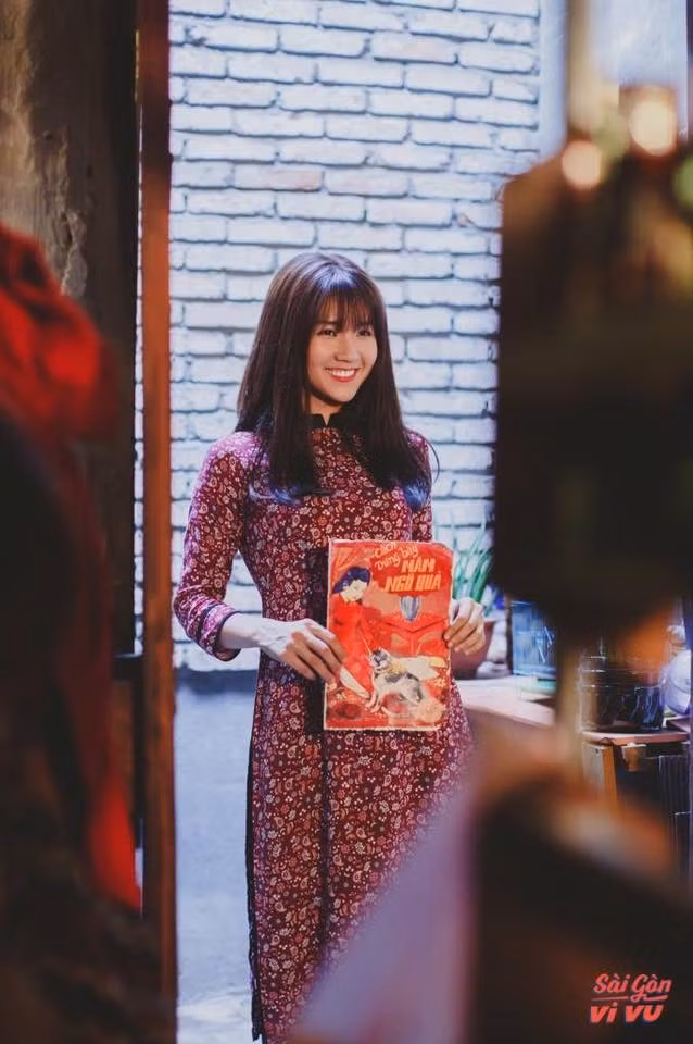 Cùng ngắm nhìn những bức ảnh chụp của các giới trẻ theo phong cách của bộ phim "Cô ba Sài Gòn" đang được cộng đồng mạng đặc biệt chú ý. Ảnh sử dụng trong bài: Sưu tầm Facebook.