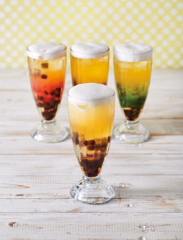 Nghe mông lung như một trò đùa, song sự thật thì món bia trân châu ấy đang được bán ở một trung tâm thương mại lớn ở Nhật Bản và ngay khi xuất hiện, nó đã được nhiều bạn trẻ tìm đến thử.