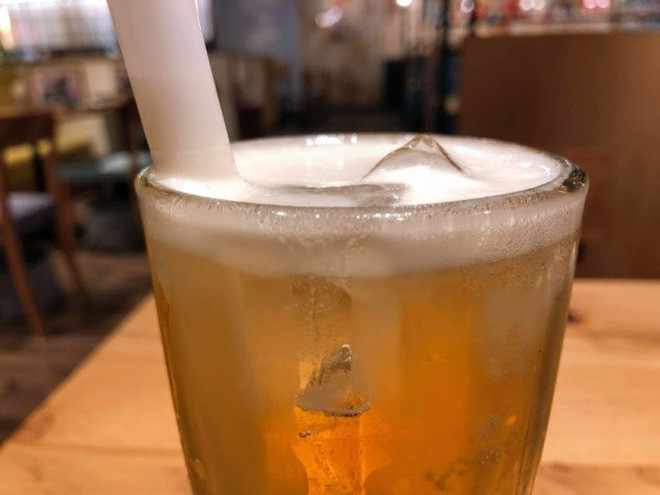 Cửa hàng rất sạch sẽ, trông như một quán bar, và menu có 4 loại bia trân châu được gọi chung là "Tapioca The Next", với 1 số topping mát lịm để bạn lựa chọn, bao gồm các loại trái cây thường, dâu, dứa và kiwi.