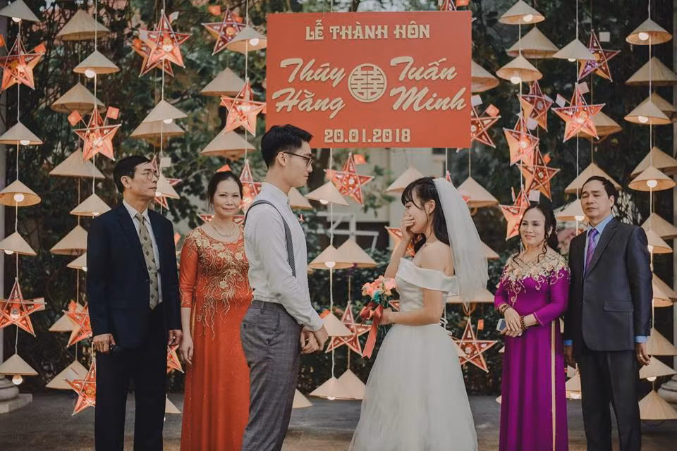 Mới đây, cặp đôi đã về chung một nhà trong một đám cưới hạnh phúc vào đầu năm 2018. Thúy Hằng bảo dù đã là vợ chồng nhưng vẫn sẽ dành thời gian để cùng nhau chinh phục những cung đường mớ, những điểm đến mới.