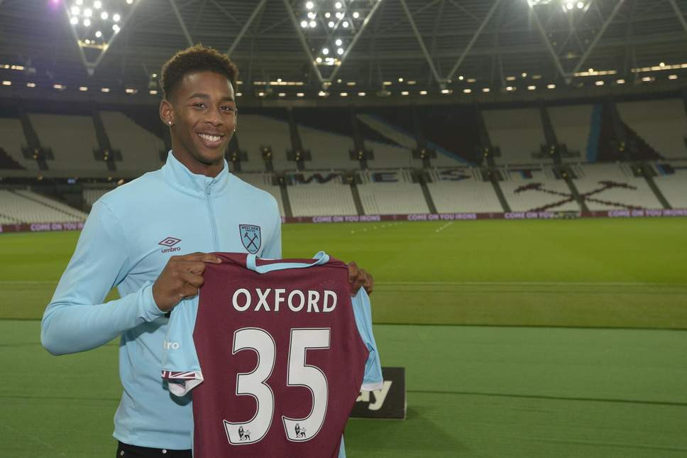 Theo thông tin từ Mirror, Arsenal đang dành sự quan tâm đặc biệt với Reece Oxford của West Ham. Ngoài Arsenal, cầu thủ 20 tuổi còn nhận được sự quan tâm của Everton, Man City và Borussia Dortmund.