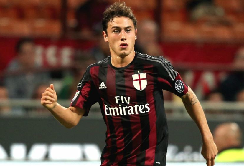 Theo giới truyền thông Italia, Man Utd đã cử đội tuyển trạch của mình theo dõi trận đấu giữa AC Milan với Fiorentina cuối tuần trước để theo dõi Davide Calabria.