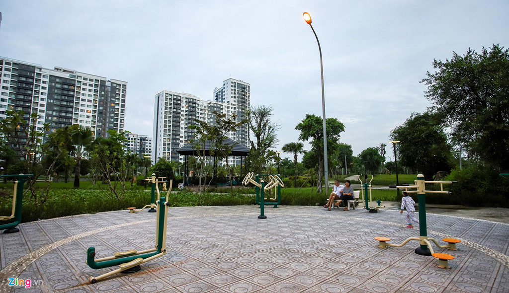 Các con đường ở đây hầu như vắng bóng xe cộ qua lại.