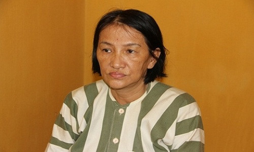 Ba trum tuoi 50 cam dau hang loat tran ca do bong da