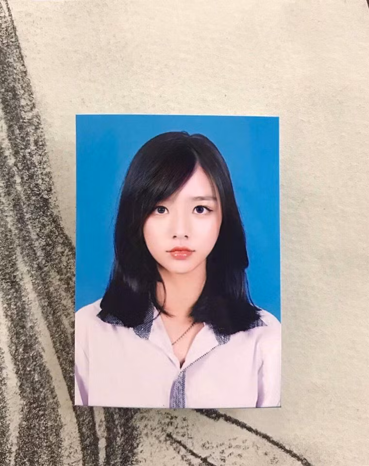 Bên cạnh đó, Phan Hằng cũng chia sẻ thêm, cô nàng đã tìm hiểu nhiều phương pháp về làm đẹp, chăm sóc da cũng như hạn chế ra ngoài trời nắng để cải thiện làn da.