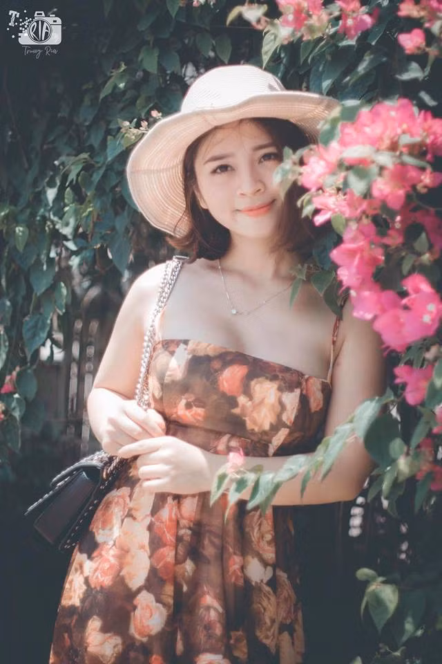 Hot girl mua con ngay ay gio thay doi ra sao?