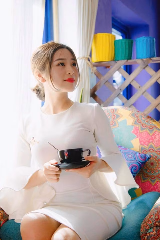 Được biết, sắp tới Trần Hậu sẽ dấn thân vào nghệ thuật với series phim sitcom từng gây bão "5S Online" và 1 số lời mời đóng phim võ thuật.