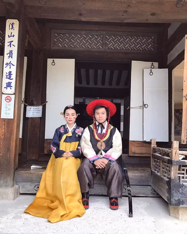 Say nắng trước Tùng Nhân, anh chàng hiền lành và hết mực quan tâm đến mình, sau 2 tháng sau khi tìm hiểu, Nilack nhận lời làm bạn gái Nhân khiến anh chàng vô cùng hạnh phúc.