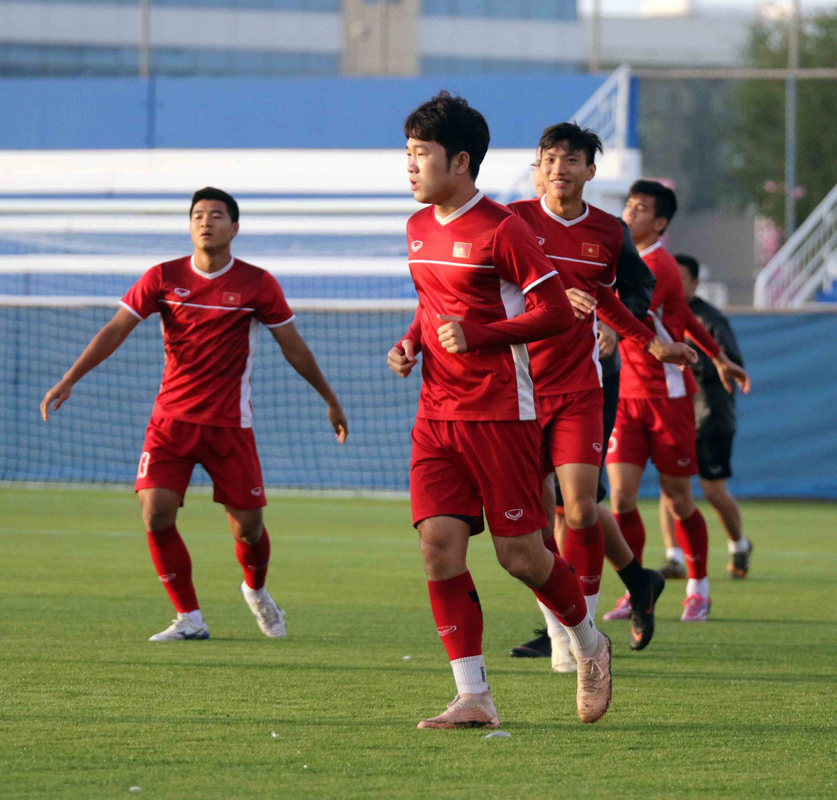 Trước buổi tập, HLV Park Hang-seo đã dành khá nhiều thời gian để làm công tác tư tưởng cho các cầu thủ đội tuyển Việt Nam ngay tại phòng thay đồ.