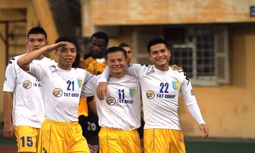 Sao Ha Noi T&T se donTet nguyen dan tren may bay