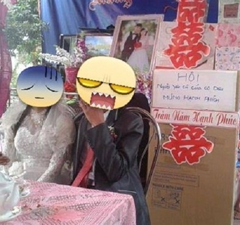 Đám cưới và những món quà được hội người yêu cũ gửi tặng.