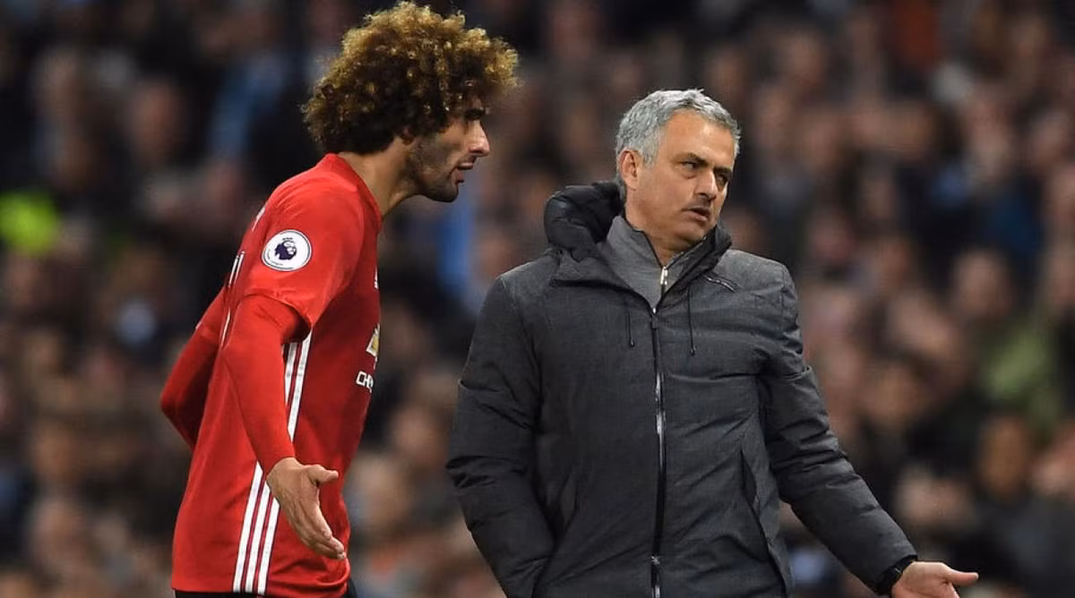 Chuyển nhượng bóng đá từ Mirror, M.U muốn giữ Fellaini trước sự nhăm nhe từ PSG, Liverpool, Juventus, Roma.