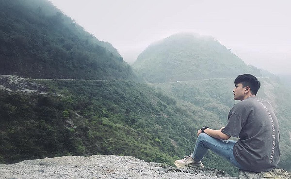 Sau khi bức ảnh được lan truyền, Hoàng nhận được nhiều lời mời kết bạn và thu hút hơn 4.000 lượt theo dõi trên trang cá nhân.