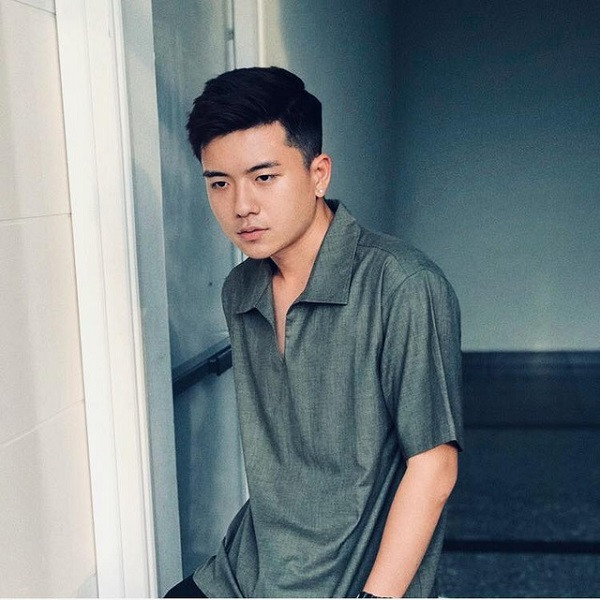 Việt Hoàng sở hữu chiều cao 1m73. Sở thích cũng như sở trường của Hoàng là đá bóng.