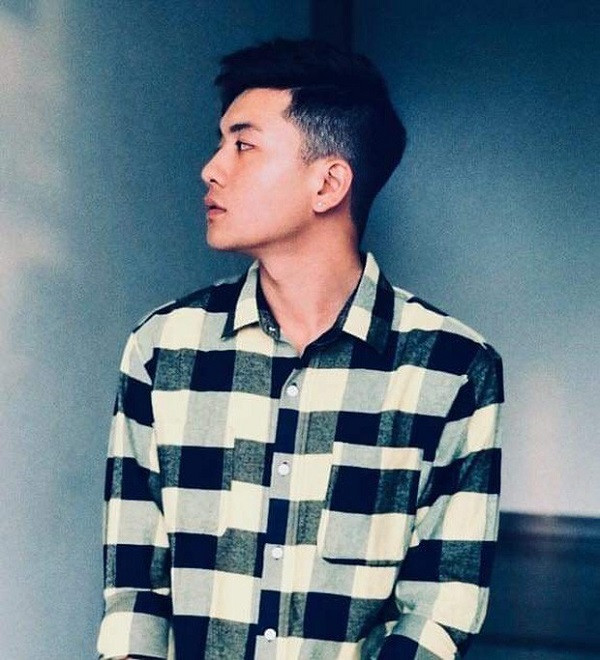 Được biết, tấm ảnh này được chụp cách đây 1 năm, trong thời gian nam sinh trường FPT - Việt Hoàng học quân sự tại Xuân Hoà.