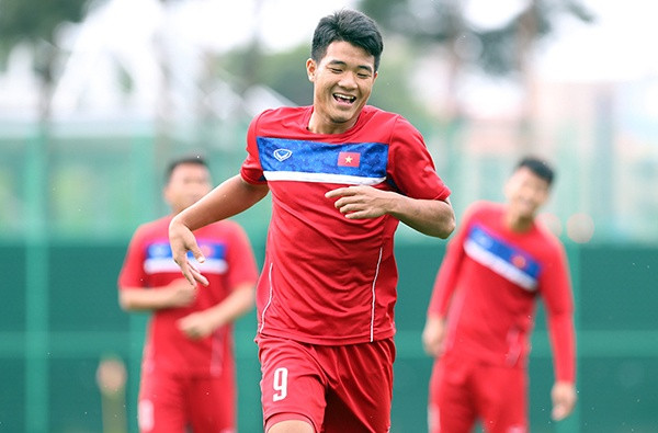 Với sự xuất hiện của các “đàn anh” dày dạn như Anh Đức và Văn Quyết, nhiều khả năng Hà Đức Chinh (SHB Đà Nẵng) phải chấp nhận vị trí dự bị chiến lược ở kì AFF Cup năm nay.