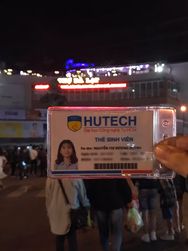 Chỉ bằng 1 hành động khá đơn giản nhưng cô sinh viên tên Vương Quỳnh đã gây ấn tượng cho cộng đồng mạng.