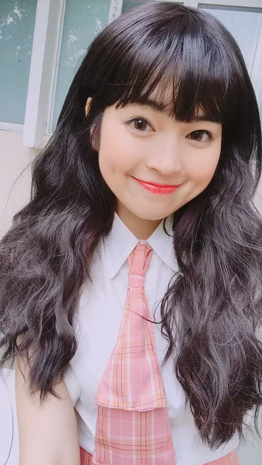 Cái tên Khánh Vân hay còn được dân mạng yêu thương gọi là " hot girl phố Núi" chẳng còn xa lạ gì với nhiều người. Cô bạn này được chú ý thông qua những vai diễn hóm hỉnh, những MV ca nhạc của các ca sĩ tên tuổi.