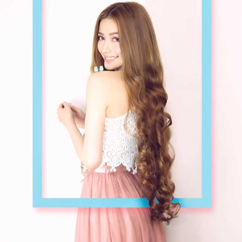 Trong khi dân mạng Việt Nam bày tỏ sự chào đón Sarah Trần, nhiều người nước ngoài để lại loạt lời khen cho phong cảnh Việt Nam.