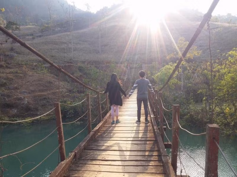 Lưu lại những khoảnh khắc tuyệt đẹp của không gian này, chắc chắn bạn sẽ phải choáng ngợp, mê đắm bởi cảnh sắc của thác Chiềng Khoa.