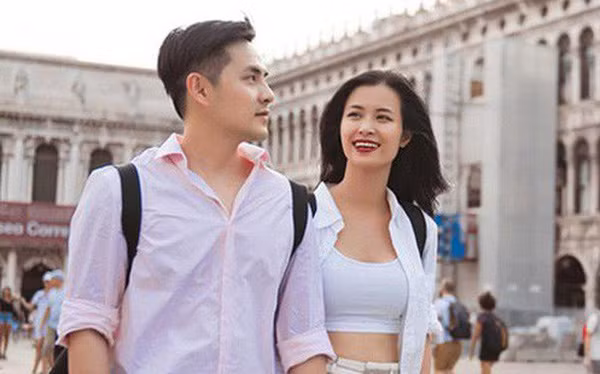 Đông Nhi là nghệ danh của Mai Hồng Ngọc, cô nàng đình đám với những bản hit khiến thế hệ 9X phải mê mẩn.