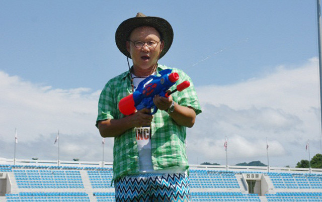 Trong một đoạn clip giới thiệu về HLV Park Hang Seo, ông từng thừa nhận rằng mình rất yêu thích động vật nhưng... động vật lại chẳng yêu ông và Ani là ví dụ điển hình.