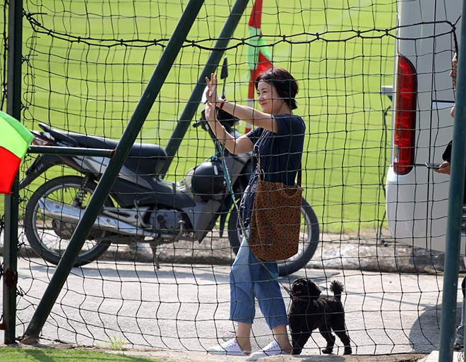 Dù trên sân cỏ, Park Hang-seo có là HLV nghiêm khắc hay khó tính với các cầu thủ đội tuyển Việt Nam đi chăng nữa thì ở ngoài đời, ông vẫn là người giàu tình cảm, sống chan hòa.