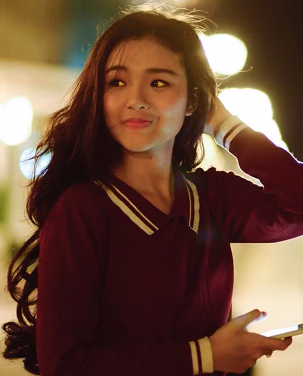 Trước khi đánh dấu sự trở lại của mình ở showbiz, cuối năm 2015 Nhật Hạ bất ngờ tuyên bố kết hôn với bạn trai lâu năm khiến mọi người đều ngạc nhiên. Sau khi lập gia đình, Nhật Hạ mang bầu con đầu lòng và tập trung phần lớn thời gian để chăm sóc tổ ấm riêng.