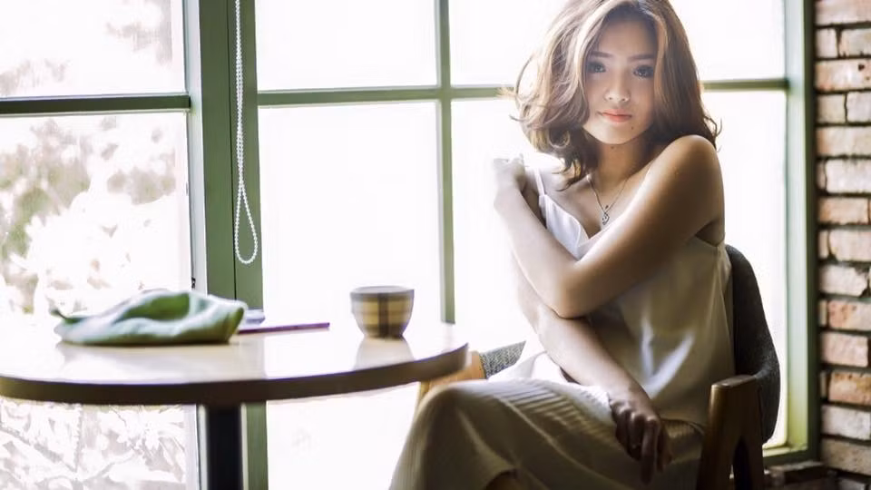 Theo chia sẻ của Nhật Hạ, lý do cô biến mất để chuyển từ nghiệp diễn xuất sang nghề đạo diễn. Tuy nhiên, máu diễn trong cô nàng 9X này vẫn còn nguyên và năm 2015 Nhật Hạ tái xuất với vai Nhã Thủy trong phim "Mặt nạ thiên thần".