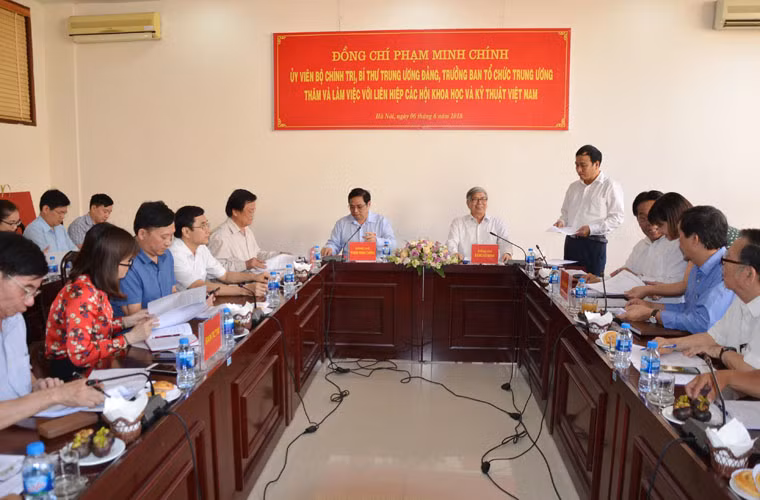 Ong Pham Minh Chinh tham, lam viec voi Lien hiep hoi Viet Nam-Hinh-2