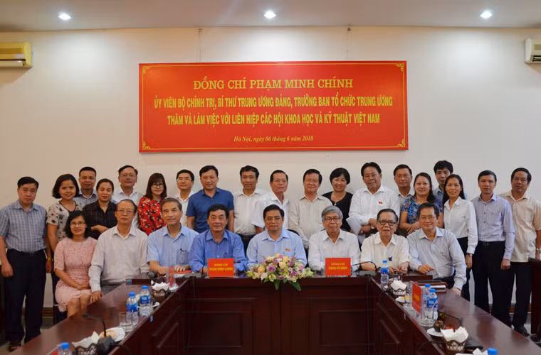 Ong Pham Minh Chinh tham, lam viec voi Lien hiep hoi Viet Nam-Hinh-3