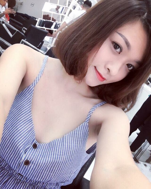 Về chuyện tình cảm, sau cuộc hôn nhân đổ vỡ với người chồng cũ, hiện tại Bích Cherry vẫn đang độc thân và sống hạnh phúc bên đứa con trai kháu khỉnh.