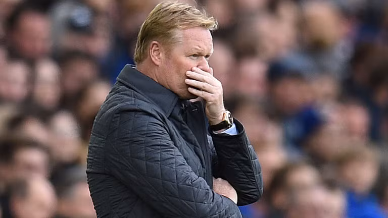 Everton sa thải HLV Koeman: Thất bại ê chề 2-5 trước Arsenal ngay trên sân nhà tối qua đã đẩy Everton vào cuộc khủng hoảng nghiêm trọng và BLĐ đội bóng đã ra quyết định sa thải HLV Ronald Koeman. Ảnh: Mirror