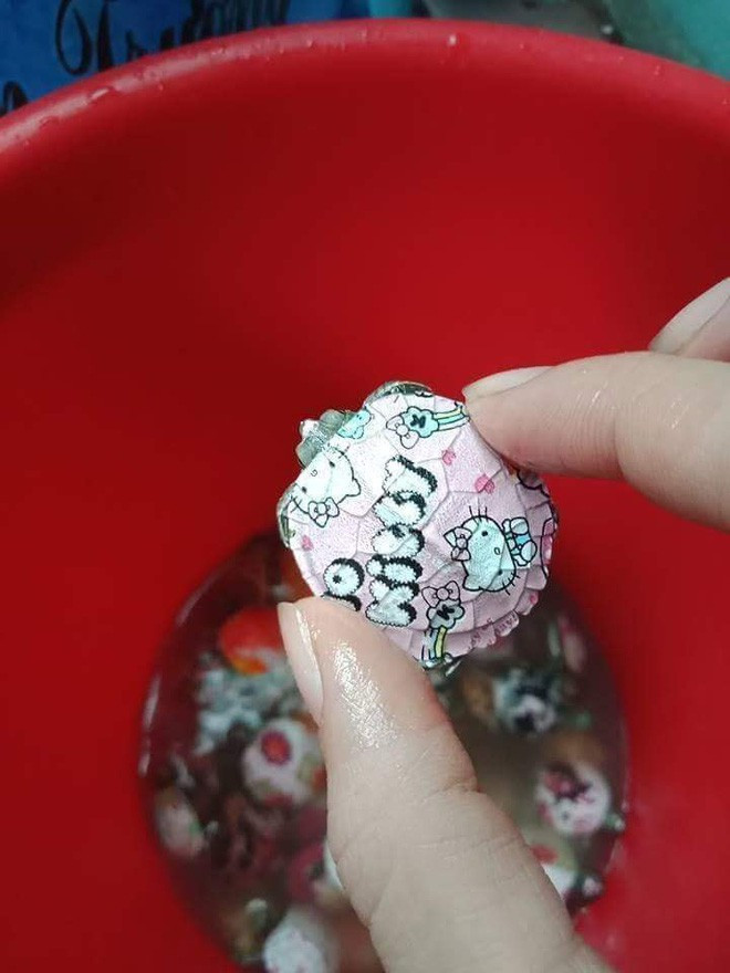 Quay trở lại với rùa mini hiện đang bày bán tràn lan trên mạng xã hội, PGS - TS. Hà Đình Đức cho biết hiện chưa có phân tích, đánh giá khoa học nào về việc có hại hay không những hình vẽ trên thân rùa, nhưng vị Phó giáo sư cho rằng, việc làm này là không nên.