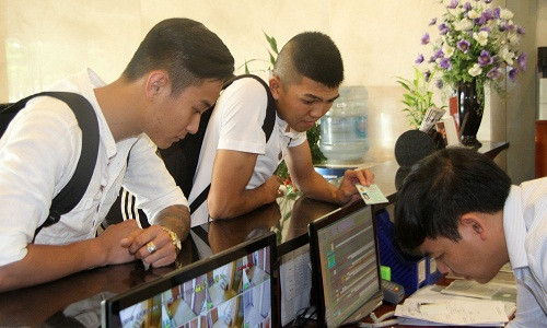 U23 Viet Nam khoe khoan trong ngay hoi quan tai Ha Noi