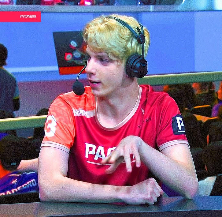 Agilities có tên thật là Brady Girardi, sinh năm 1999. Game thủ Canada này nổi danh từ giải game Overwatch.