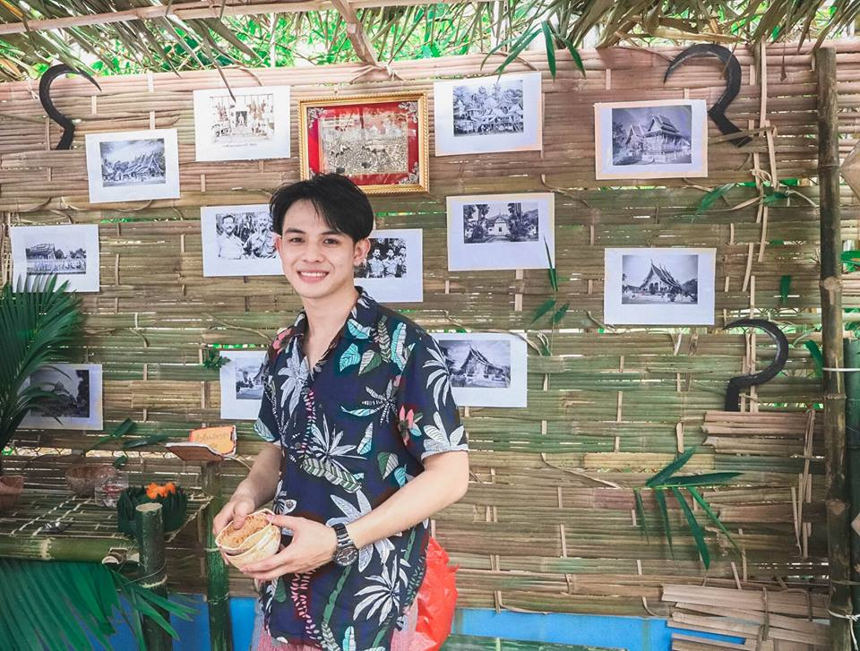 Những bức ảnh của Thanousack Laddarvun được chia sẻ trên một nhóm Facebook nhiều thành viên, ngay sau đó thu hút sự chú ý của nhiều người, đặc biệt là các chị em khi được ngắm nhìn những hình ảnh của một "cực phẩm".