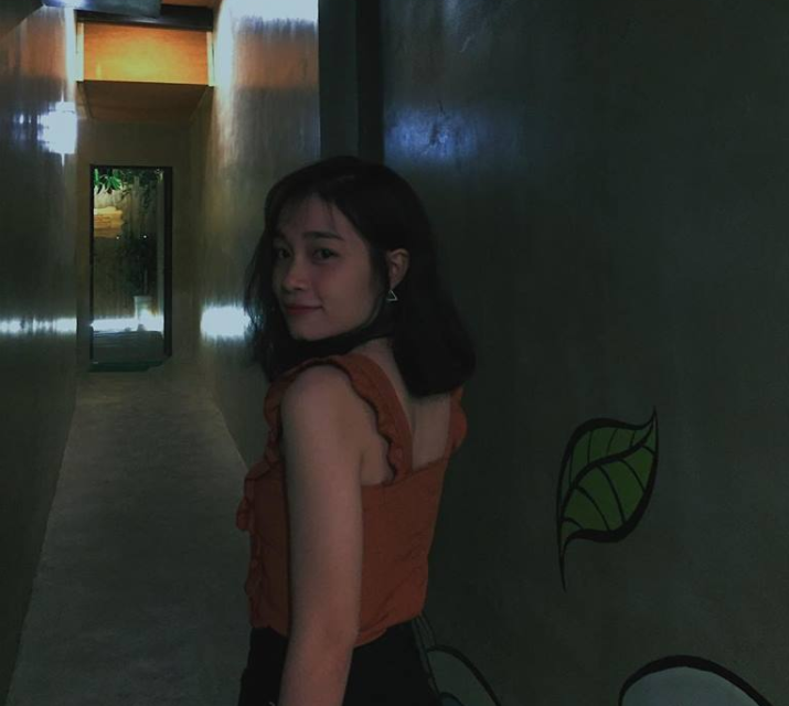 Kể từ khi "dậy thì thành công", Ngọc Huyền có nhiều bạn trai xin kết bạn, làm quen. Nhưng cô bạn này lại hóm hỉnh chia sẻ: ""Không biết bây giờ những người bạn ngày xưa lâu ngày không gặp mình hoặc xem được những bức ảnh này thì các bạn sẽ phản ứng ra sao nhỉ? Chắc ngạc nhiên lắm đây".