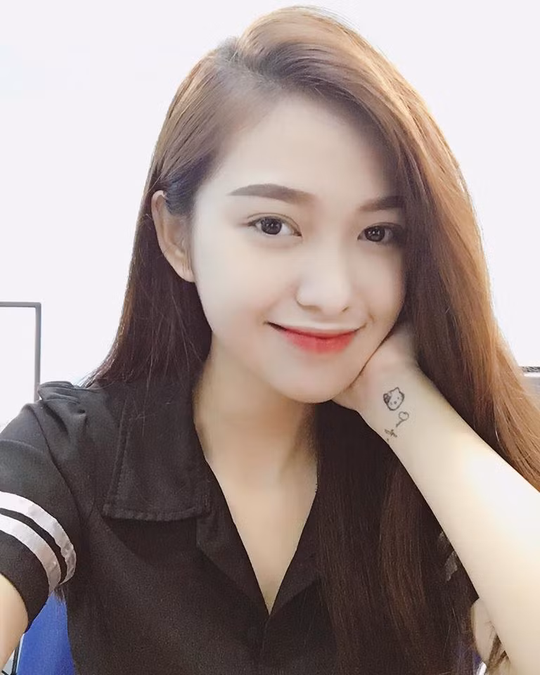 Mặc dù mới 20 tuổi nhưng Mỹ Mỹ đã có kinh nghiệm hơn 2 năm đi theo con đường kinh doanh của mình và đã có những thành công ban đầu. Trong nguyên tắc bán hàng của mình, cô bạn 9X Sài thành này tiêu chí "chất lượng hàng đầu" và khách hàng hướng tới đó là học sinh, sinh viên và dân công sở.