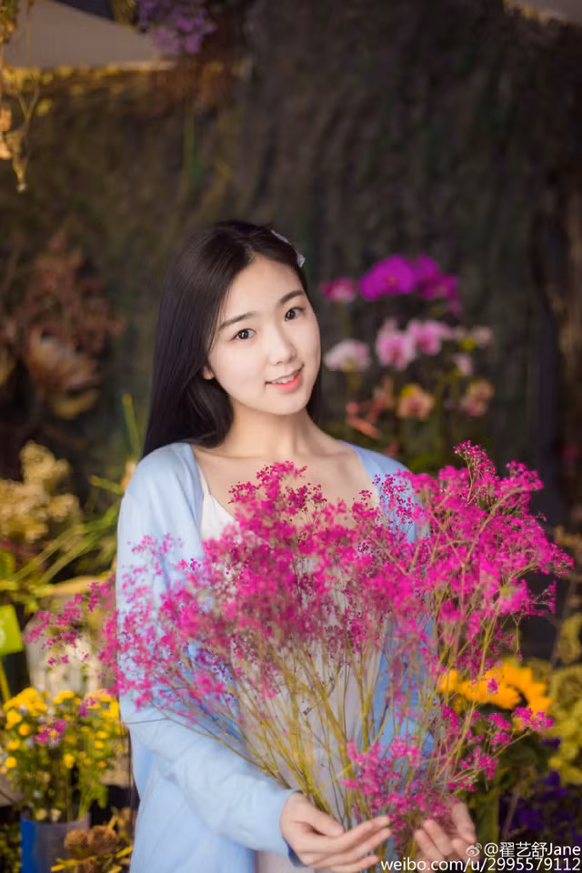 Sau khi xem bộ phim "Thái tử phi thăng chức ký", dân mạng đang bàn tán xôn xao vẻ đẹp của cô gái có biệt danh là mỹ nhân mặt tròn.