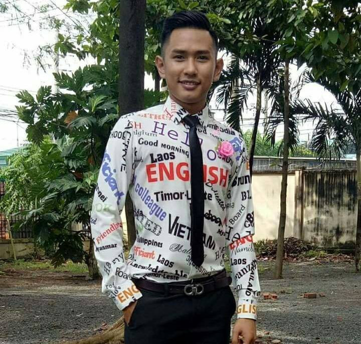 Theo chia sẻ của những học sinh trong trường THPT Lê Thánh Tôn thì nhìn qua những bộ đồng phục này, các bạn "tân binh" lớp 10 sẽ biết ngay giáo viên mình đang gặp giảng dạy trong tổ nào.