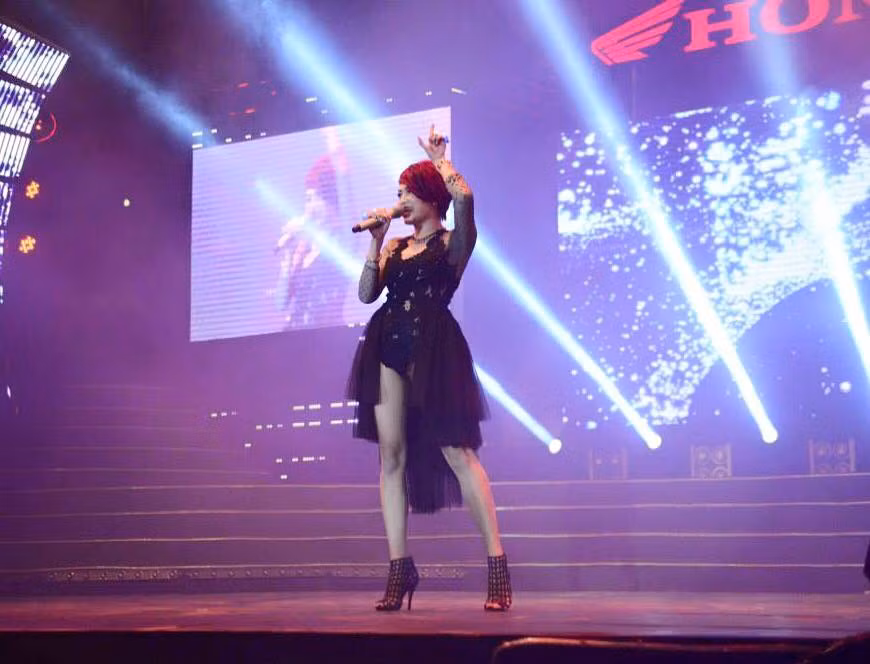 Ca sĩ Thanh Thủy được biết đến nhiều hơn khi tham dự cuộc thi Sao Mai Điểm Hẹn. Trước khi đến với cuộc thi này, Thanh Thủy tham gia nhóm nhạc nữ mang tên The Girls Band được nhạc sĩ Hồ Hoài Anh đỡ đầu.