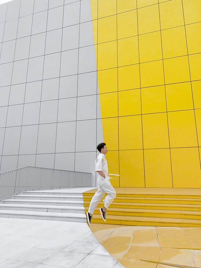 Với diện tích 330.000 m2, gần bằng quy mô của 46 sân bóng đá cộng lại, Paradise City bao gồm khách sạn, trung tâm hội nghị, bảo tàng nghệ thuật cho các tác phẩm quốc tế.