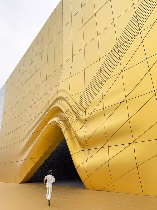 Tòa nhà màu vàng – xám với thiết kế lạ mắt này được dự đoán sẽ là một trong những điểm check-in hot trong thời gian sắp tới.