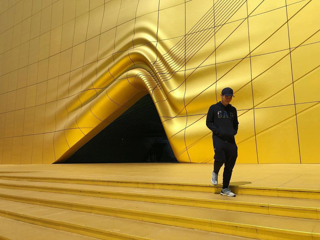 Cụ thể, ngay trong khuôn viên của Paradise City có rất nhiều background cực xịn xò mà không phải ai cũng biết. Nổi tiếng nhất phải kể đến khu vực Chroma Club.